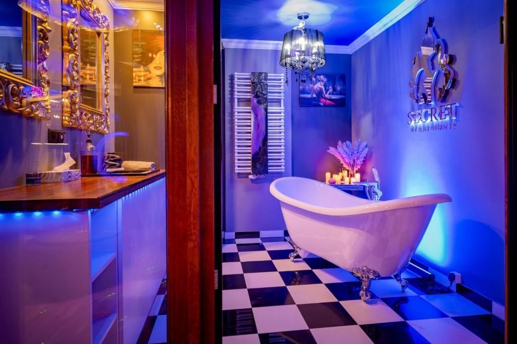 Secret Apartments: łazienka z wanną na nóżkach