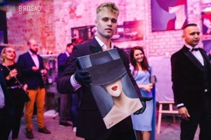 Sekretny Wieczór w Secret Art Gallery: goście, sztuka, rozmowy