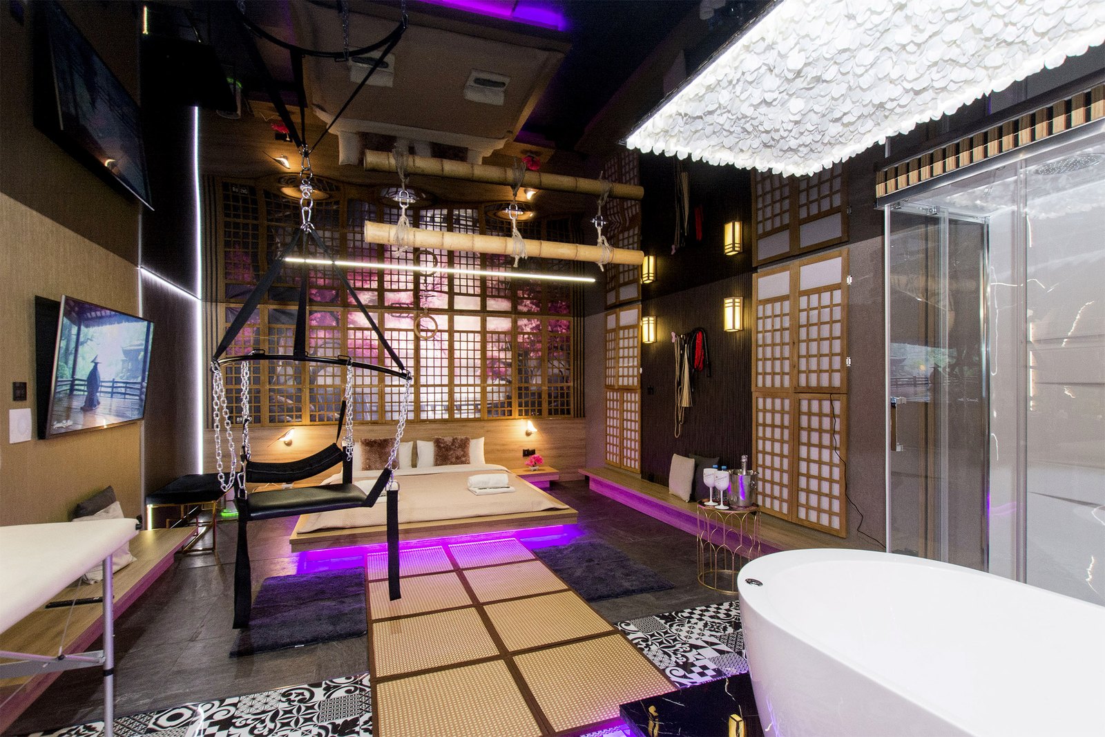 Wnętrza apartamentów Secret: apartament Japan, sypialnia z huśtawką