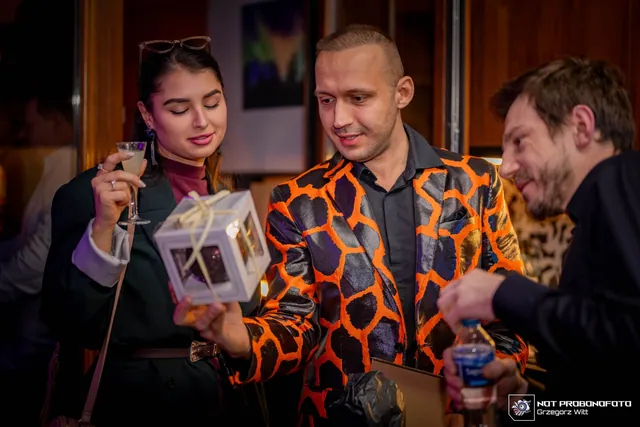 Sekretny Wieczór w Secret Art Gallery: goście, sztuka, rozmowy